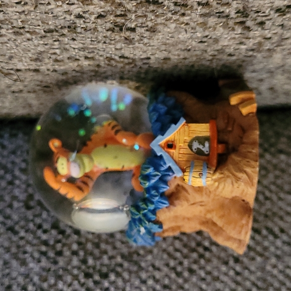 Two Disney Tigger from Winnie The Pooh Mini Snow Globes - Picture 4 of 8